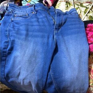 No Boundaries Women's Skinny Jeans - Vibrant Blue